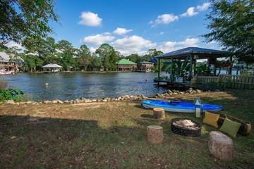 Log Cabin for 2 Guests in Alabama Gulf Coast, Mobile Bay, Picture 3