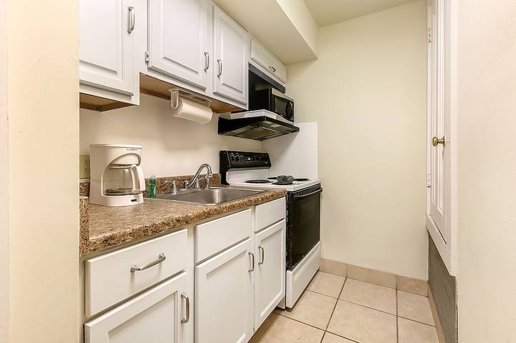 Vacation rental for 13 people, with terrace in French Quarter