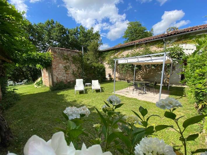 Gîte pour 3 personnes, avec piscine ainsi que vue et jardin, adapté aux familles à Marssac-sur-Tarn - 2