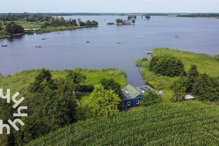 Einzigartiges 8-Personen-Ferienhaus auf dem Wasser in Giethoorn, mit 2 Flüsterbooten in Nationalpark Weerribben-Wieden