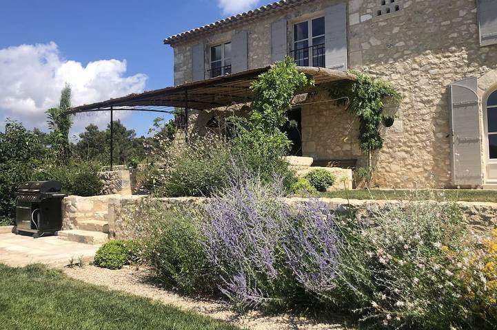 Mas 5* with stones, heart of the Alpilles - Superb view - Pool and Jacuzzi in Les Baux-de-Provence, Region de Arles