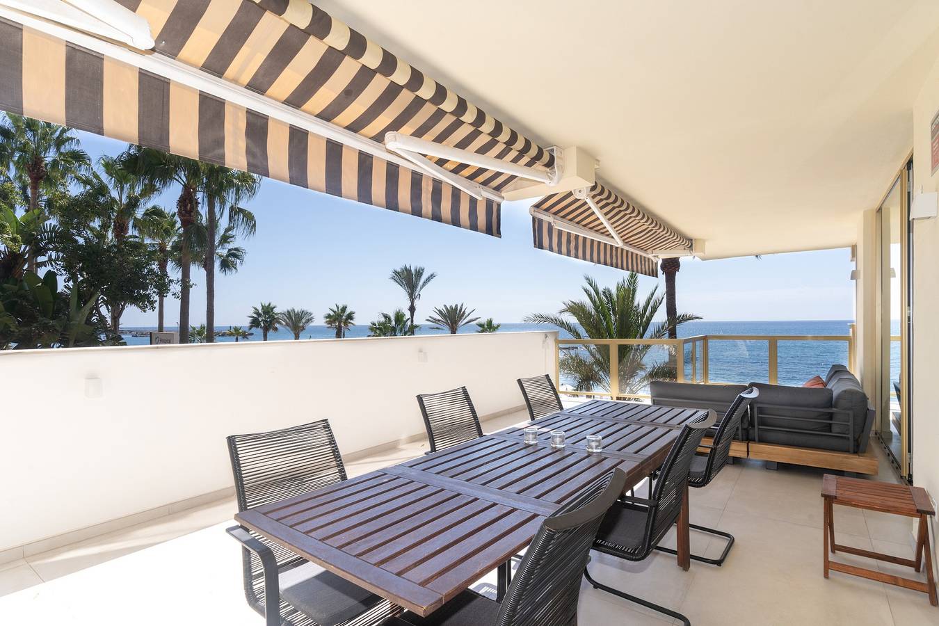Entire apartment, Apartment 'Great First Line Amazing Terrace' with Sea View, Wi-Fi and Air Conditioning in Marbella Centre, Marbella