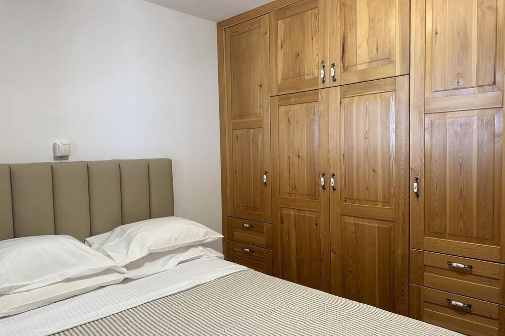 Ganze Wohnung, Traumhaft gelegene Ferienwohnung oberhalb vom Strand bei Chrani | Peloponnes in Messenien