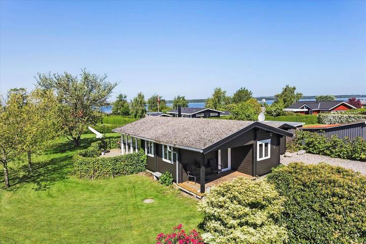Ferieudlejning for 6 personer, med Terrasse og Have i Tåsinge
