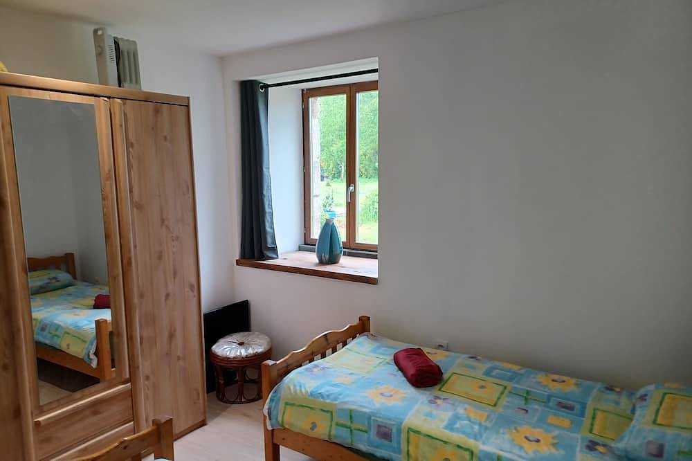 Apartamento entero, Charming 2-bedroom apartment, gardens, Wifi, Ac in lovely Camors, Brittany. in Camors, Region de Lorient