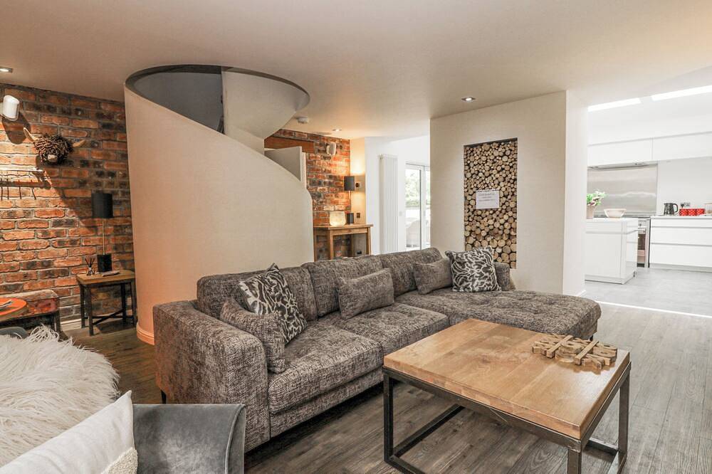 Shepherdess Cottage, pet friendly, luxury holiday cottage in Moffat in Moffat, Dumfries and Galloway