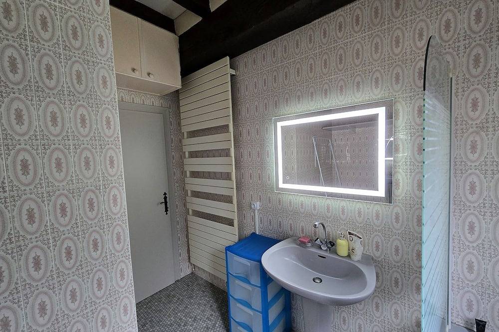 Gîte du Puits Tournant - room 2 in Poilly-lez-Gien, Montargis region