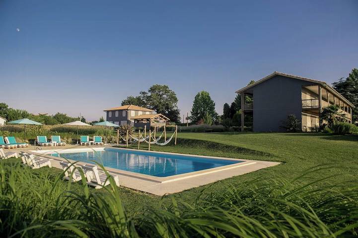 Location de vacances pour 20 personnes, avec jardin et piscine à Saint-Cricq-Chalosse