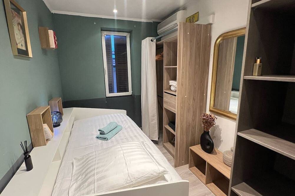 Charming Townhouse on French Riviera near Cannes in Saint-Laurent-du-Var, Cannes region