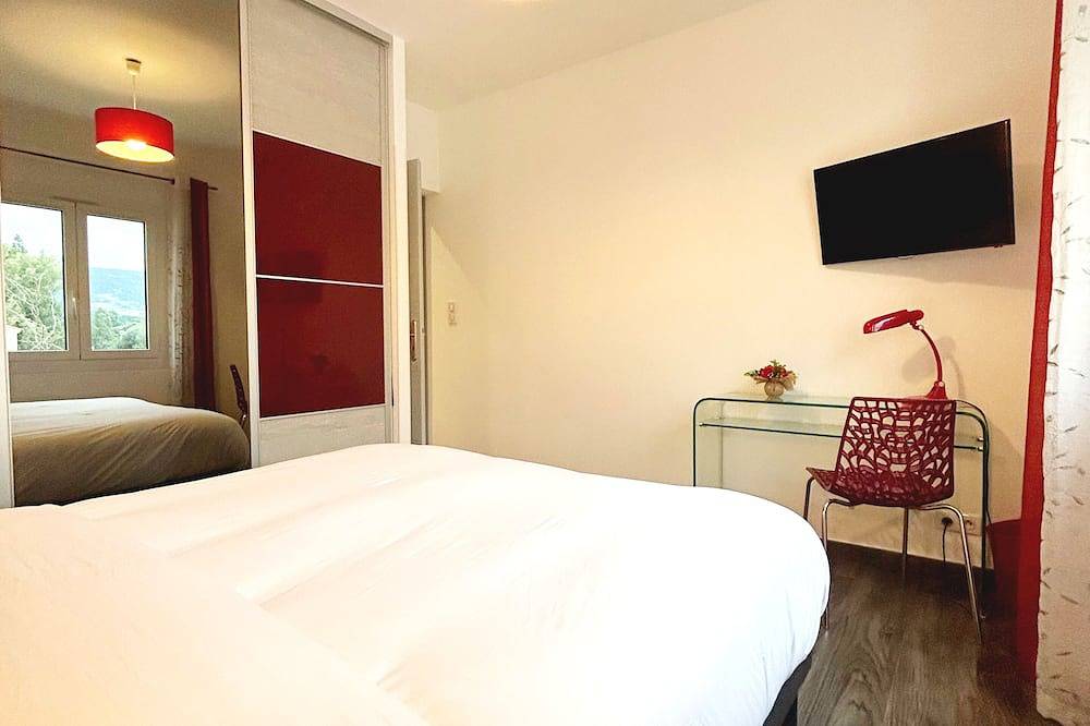 Appartement entier, Calvi apt neuf Wifi 3chambres, 6 personnes, climatisé, 10mm plage in Calvi, Région de Calvi