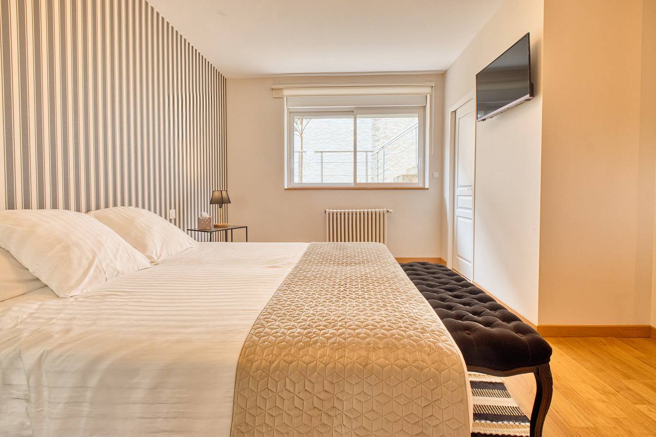 Maison d'hôtes 'La Chambre Rayures' avec terrasse partagée, jardin partagé et Wi-Fi in Eymet, Périgord Pourpre