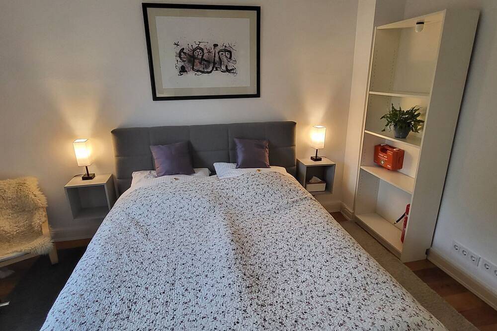 Ganze Wohnung, Ferienwohnung mit Anschluss an Stadien / Innenstadt - Ferienwohnung mit in Pinneberg, Kreis Pinneberg