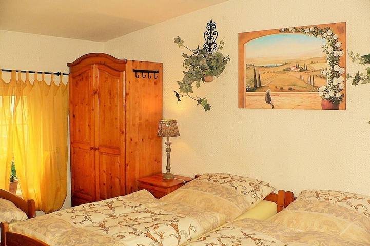 Mediterranes Ferienhaus, Berlin Steglitz-Zehlendorf, 4 Schlafzimmer, 11 Personen in Steglitz-Zehlendorf, Berlin