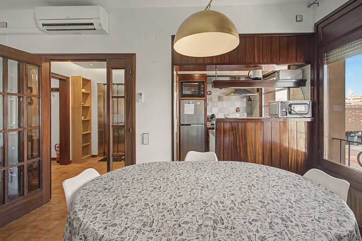 Apartamento entero, Apartamento 'Classic Can Jeroni' con Terraza Privada, Wi-Fi y Aire Acondicionado in Figueras, Alt Empordà