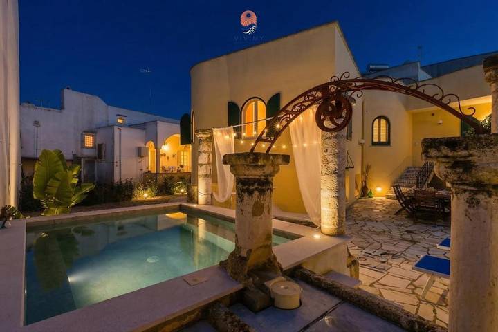 Villa per 10 persone, con piscina e giardino, con animali domestici a Alezio
