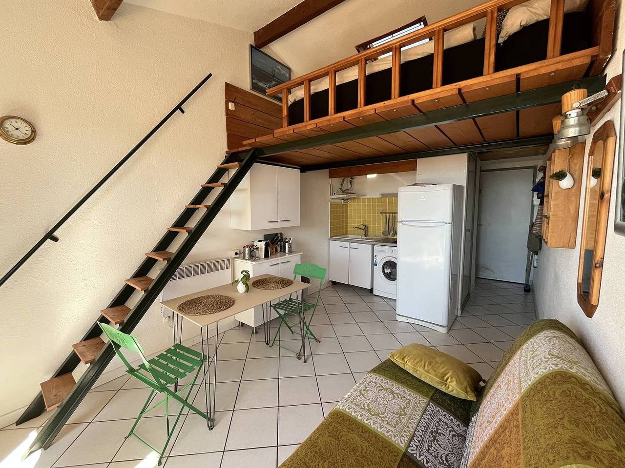 Apartamento vacacional entero, Studio with mezzanine for 2/3 people, Airco, balcony view of the sea, 50m from the beach of Portiragnes plage in Portiragnes Plage, Portiragnes