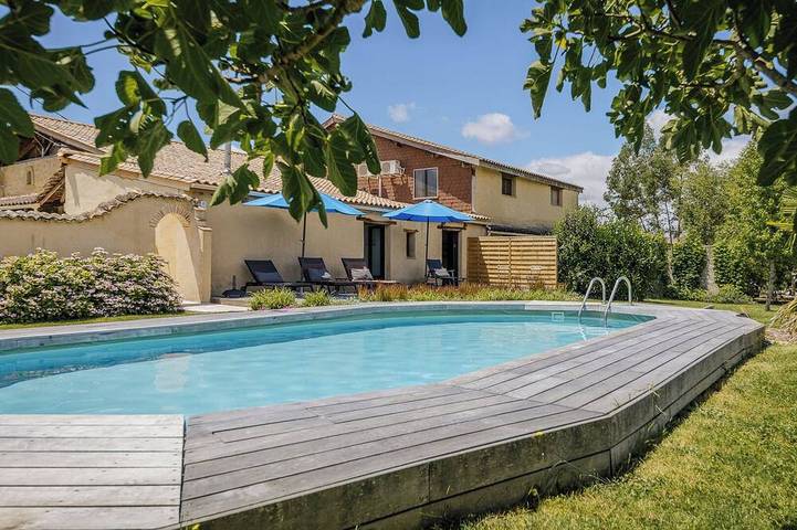 Gîte pour 12 personnes, avec jardin à Saint-Barthélemy-d'Agenais