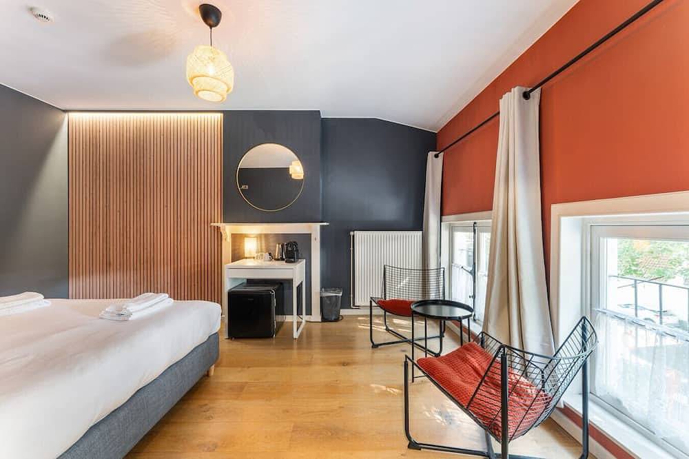 Romantic room in 18th century old house in Bruges, Flandre-Occidentale