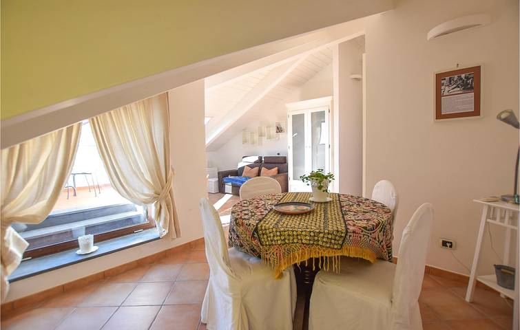 Appartement de vacances entier, Appartement confortable avec vue sur l'eau à 1,5 km de la plage in Castellabate, Cilento Coast