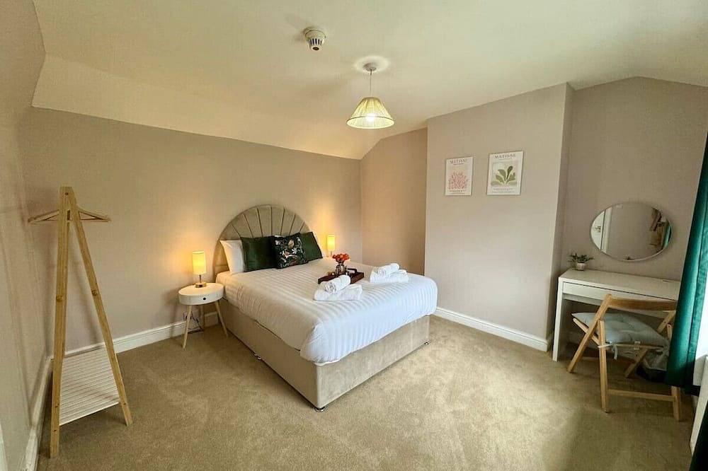 Spacious Heritage Home for Families & Groups in Worcester, Worcestershire