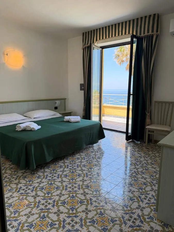Hotel para 2 personas, con balcón y piscina - 1