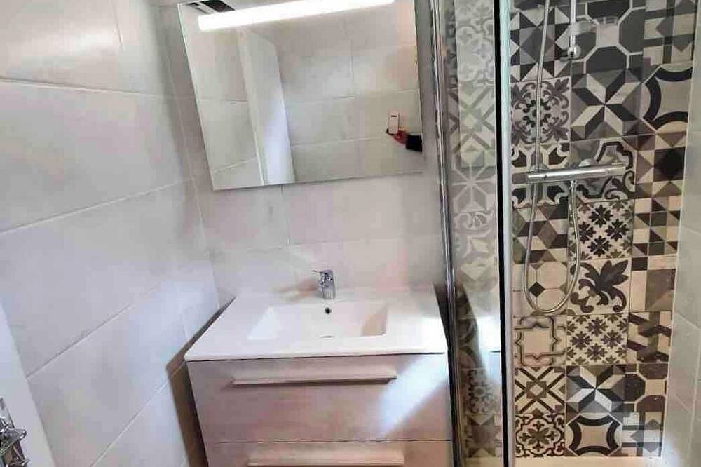 Cyclist Friendly House, Centre Of Bourg D’Oisans - Sleeps 4 in Le Bourg-d'Oisans, Parc national des Écrins