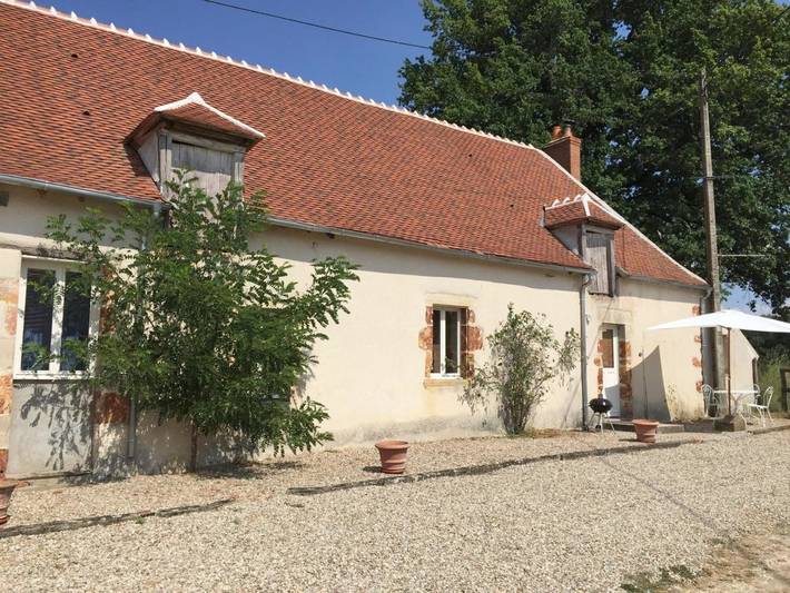 Location de vacances pour 6 personnes, avec vue ainsi que piscine et jardin à Épineuil-le-Fleuriel - 2