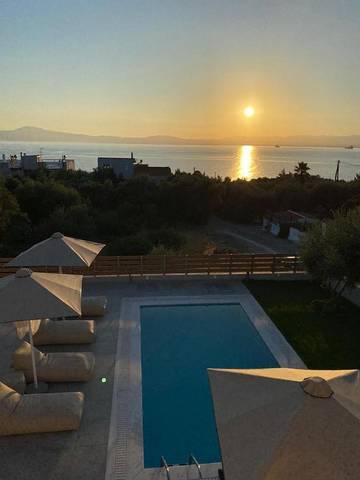 Cottage pour 2 personnes, avec vue ainsi que jardin et piscine dans Mikra Mandinia
