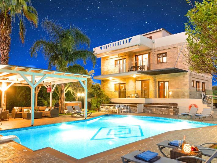 Ferienhaus für 10 Personen, mit Balkon und Pool sowie Garten und Sauna - 1