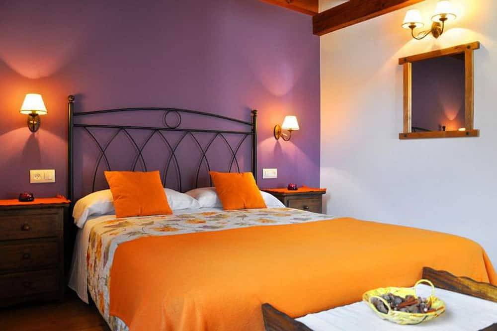 Entire apartment, Rustic style apartment with terrace for 4 people in Pesaguero, Cordillera Cantábrica