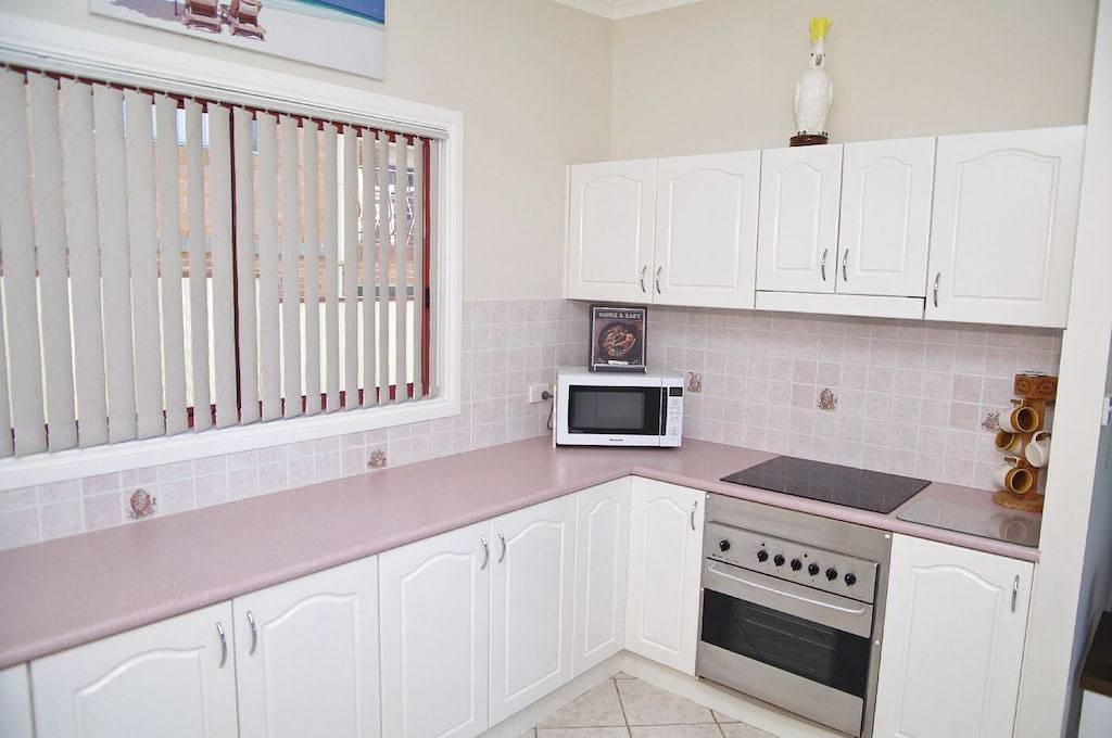 Great Location With Ocean Views, Spa Bath & Air Conditioning in Crescent Head, New South Wales