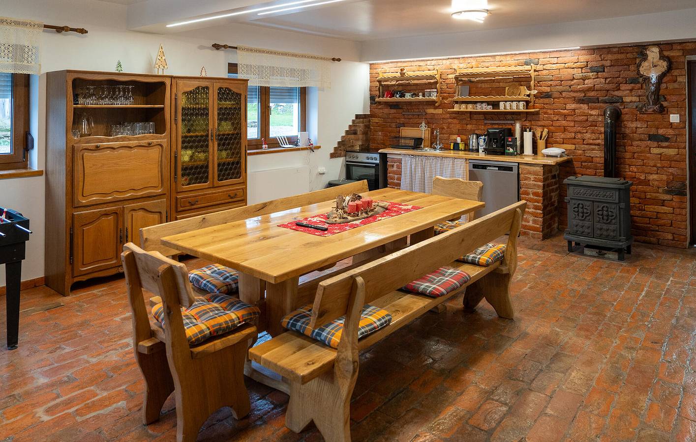 Amplio apartamento de 2 dormitorios con piscina climatizada y wifi en una ubicación privilegiada in Condado de Lika-Senj