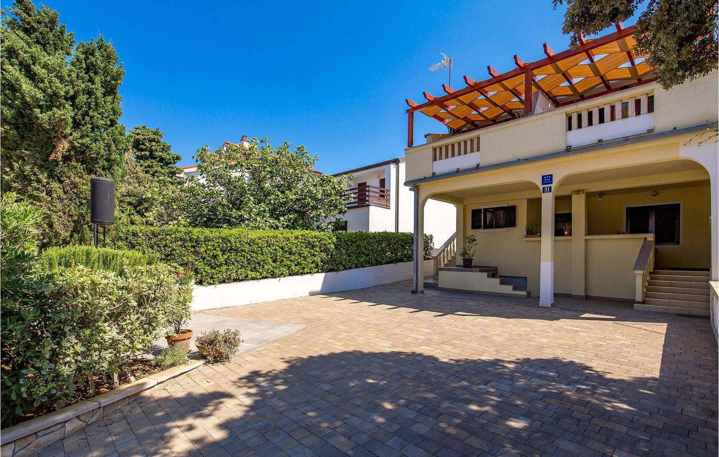 Ganze Ferienwohnung, Ferienwohnung mit Meerblick, Terrasse, Küche und WLAN in der Nähe von Mandre in Mandre, Pag