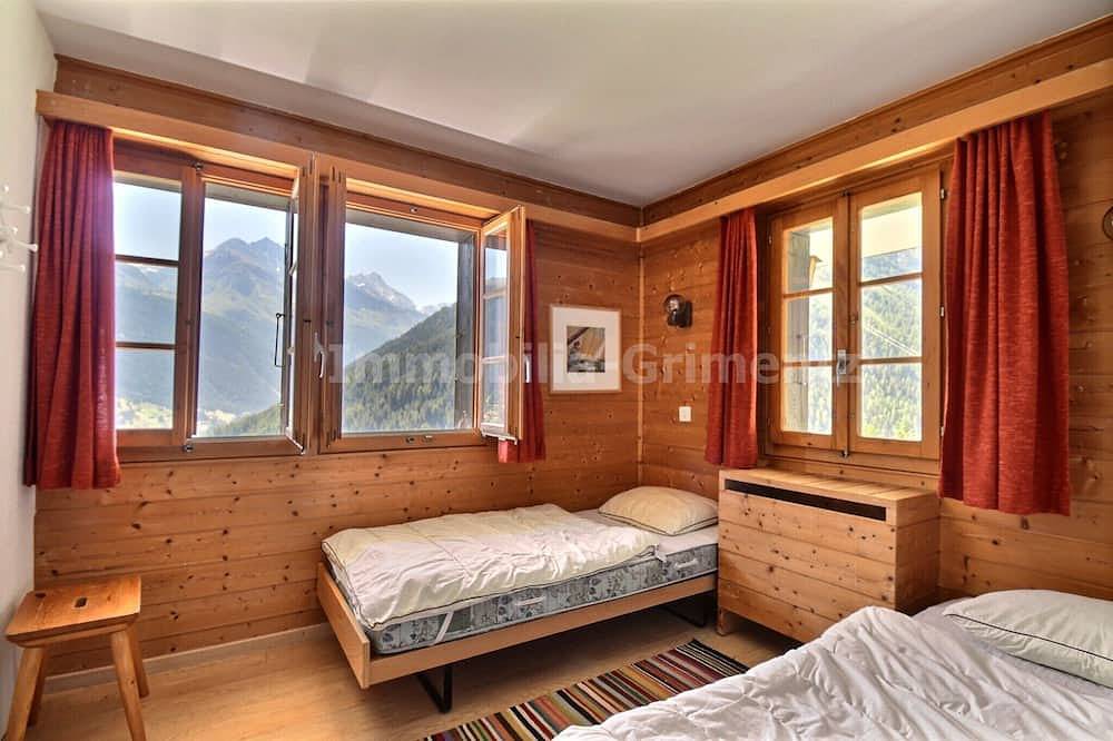 Sehr komfortables 2-stöckiges Chalet für 6 Personen, Wohnzimmer mit Kamin, Kochnische mit Geschirrsp in Grimentz, Anniviers