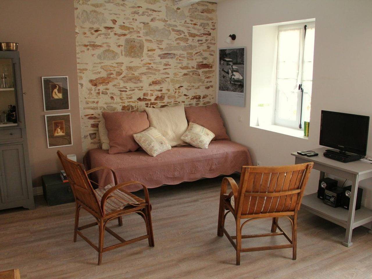 Charmanter Gîte in Alter Schule mit Terrasse, in der Nähe von Thalasso & Balneotherapie in Talmont-Saint-Hilaire, Vendée