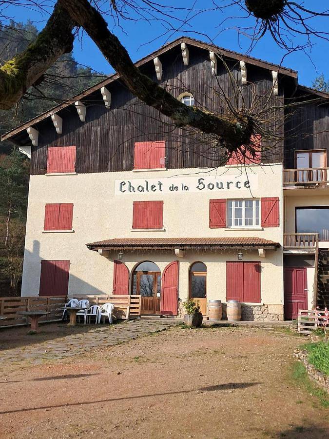 Hôtel pour 2 personnes, avec jardin ainsi que vue et terrasse à Prades (Haute-Loire)