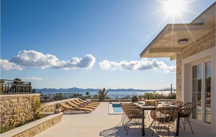 Ferienhaus für 8 Personen, mit Terrasse in Zadar (Kommun)