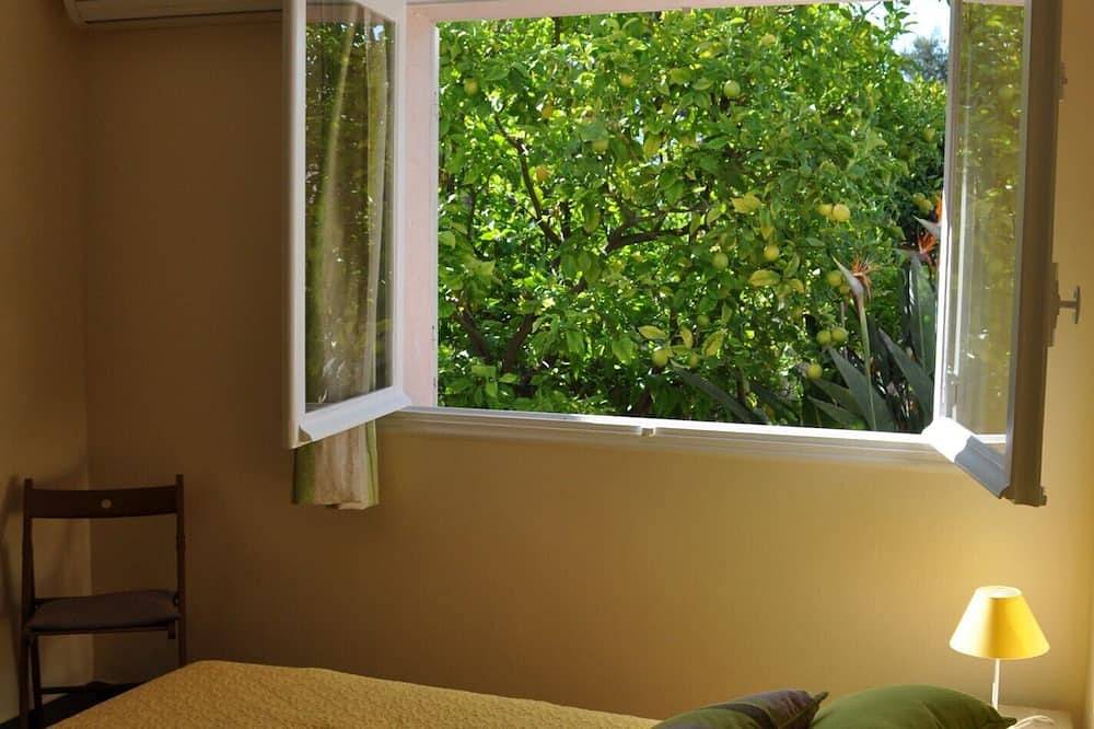 Appartement entier, Appartement T2 Mimosa, 45m2, real \"green love nest,\" swimming pool, sea in Boulouris, Saint-Raphaël