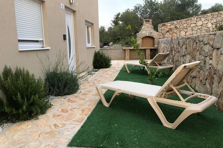 Ferienwohnung für 4 Personen, mit Balkon und Garten sowie Pool