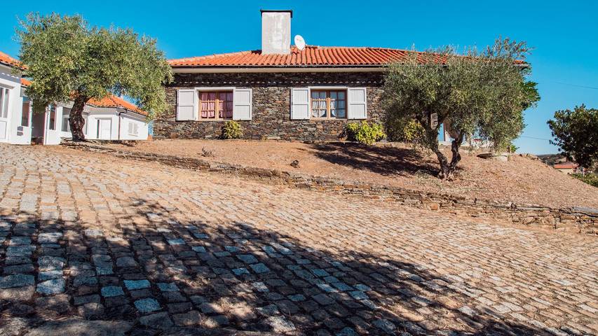 Location de vacances pour 8 personnes, avec Jardin et Piscine dans Mogadouro