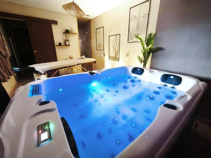 Gîte pour 2 personnes, avec jardin ainsi que piscine et vue à Tigné