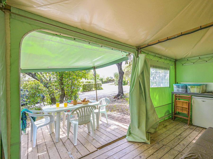 Flower Camping Le Fondespierre - Bungalow toilé 4 personnes - Standard sans sanitaires in Castries, Côte méditerranéenne (France)