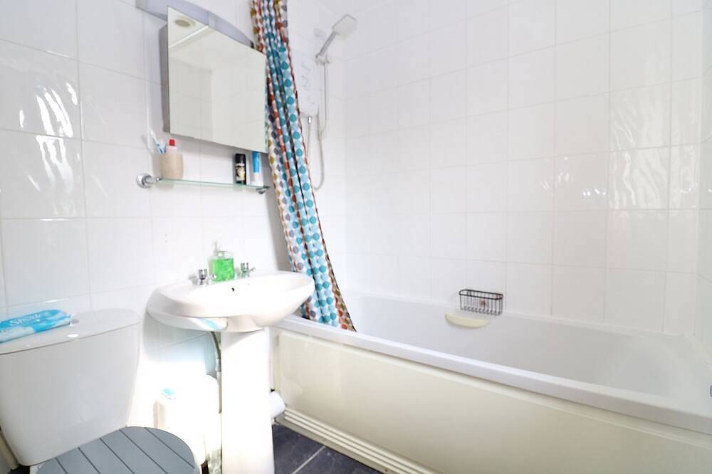 Charming 1 bed detached coach house in peaceful Locks Heath with super fast Wifi in Fareham, Hampshire