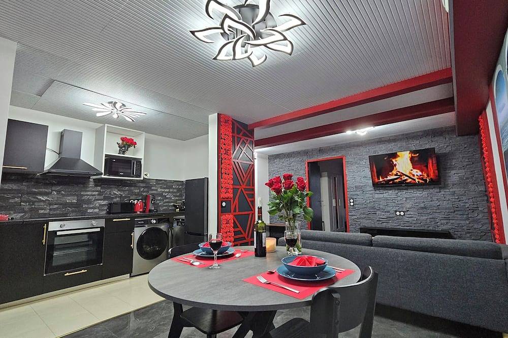 Apartamento entero, La Suite Rouge Near Paris & Stade De France in Drancy, Sena-Saint Denis