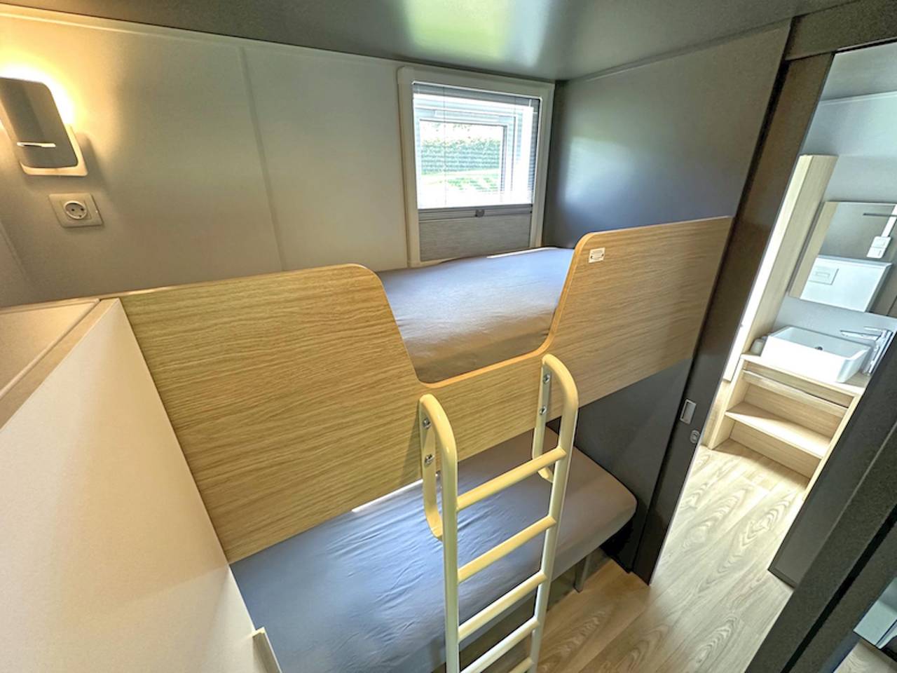 Feriendorf Seeblick - Chalet mit Sauna & Hottub in Neunburg vorm Wald, Naturpark Oberpfälzer Wald