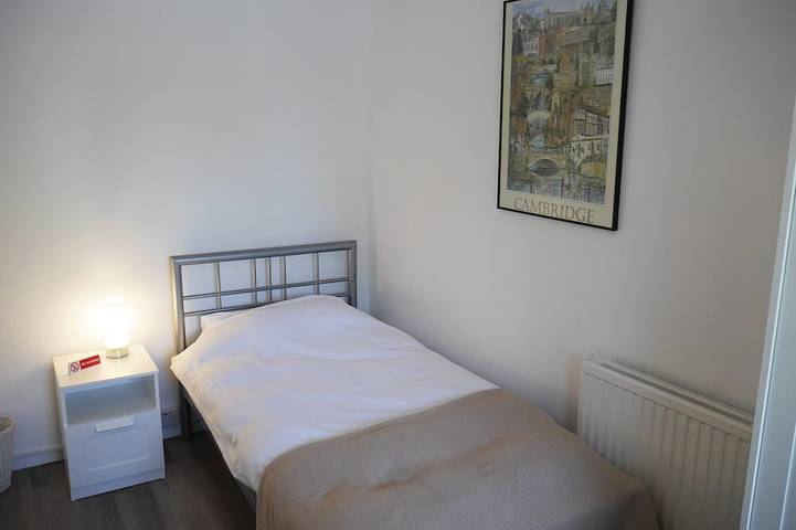 Cambridge: Modern, spacious house in residential location close to city centre in Queen Edith's Ward, Cambridge