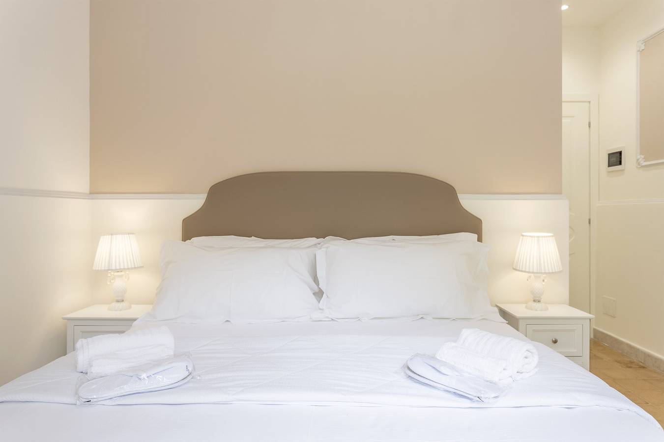 Room 'Camera 5' with Shared Terrace, Wi-Fi and Air Conditioning in Palermo, Palermo Province