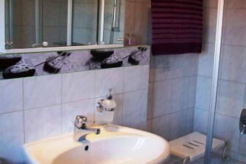 Ganze Wohnung, \"Ferienwohnung Elisabeth\" 60qm, 1 Schlafzimmer, Kamin, Balkon in Eggstätt, Chiemsee