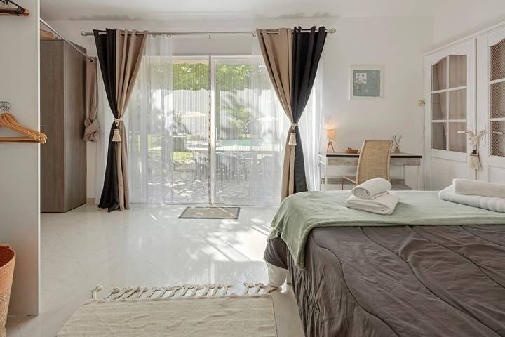 Entire studio, Loft with Private Pool, Wi-Fi, and Air Conditioning in Boisset-et-Gaujac, Cévennes