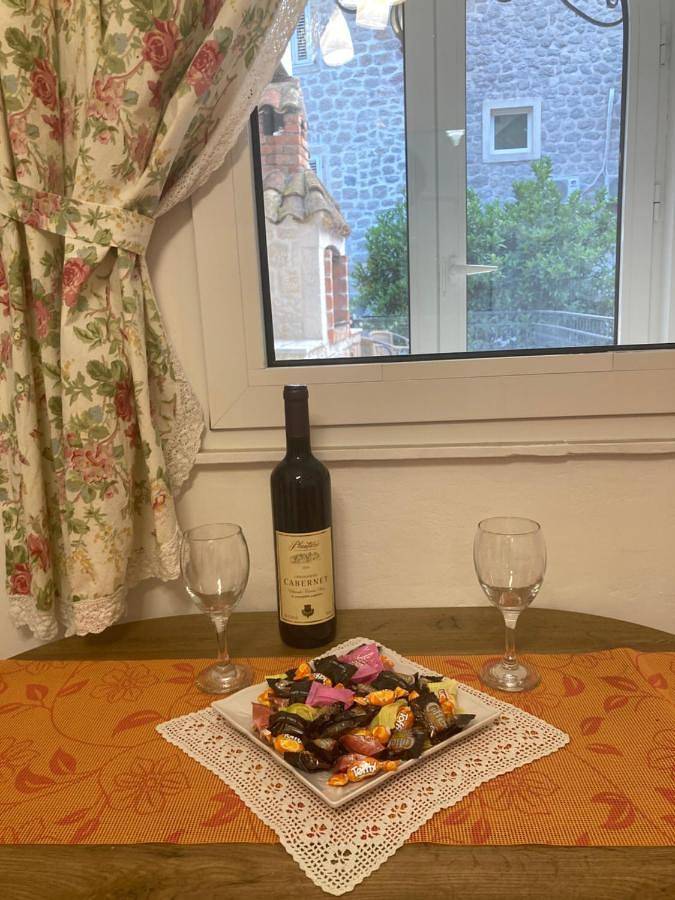 Gîte pour 3 personnes, avec balcon dans Risan - 2